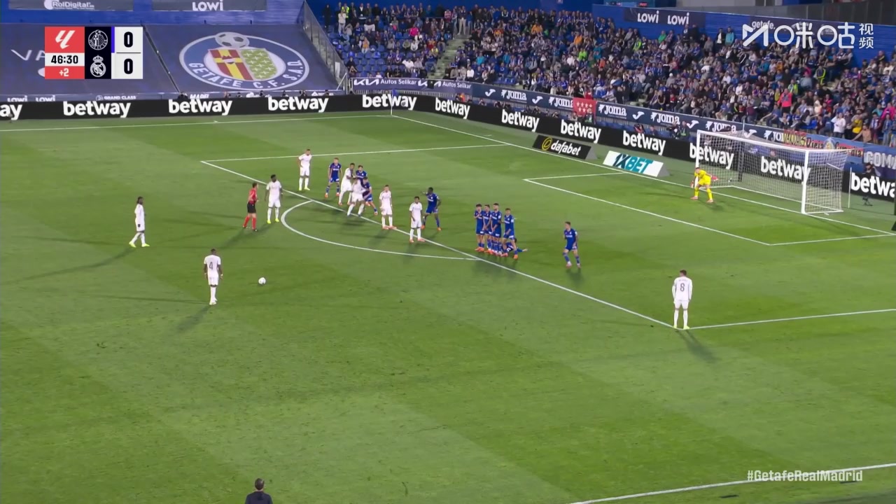 阿拉巴任意球攻门被神